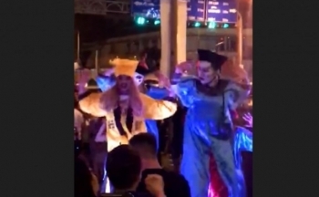 TP. Hồ Chí Minh: Phản cảm nhóm người mặc áo pháp sư, cương thi nhảy múa trên phố dịp Halloween