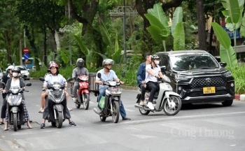 Thời tiết hôm nay 31/10/2023: Bắc Bộ nắng nhẹ, Trung Bộ, Nam Bộ mưa dông