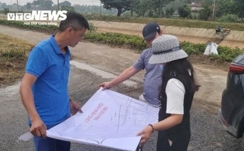 Bất động sản ấm dần, cò đất lại đua nhau tung chiêu 'săn' khách