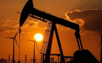 Giá dầu tiếp tục hạ nhiệt, đứt chuỗi tăng 4 tháng