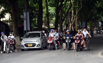 Thời tiết hôm nay ngày 2/11/2023: Bắc Bộ nắng ráo, Trung Bộ, Nam Bộ cảnh báo lốc, gió giật mạnh