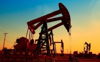 Giá dầu đảo chiều giảm mạnh cuối phiên, thấp nhất trong 2 tháng