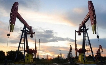 Kỳ vọng lãi suất đạt đỉnh kéo giá dầu cắt đứt chuỗi giảm 3 phiên