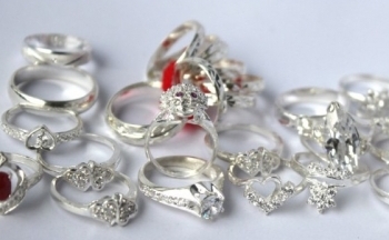 Dòng tiền chảy vào thị trường kim loại nhờ đồng USD suy yếu