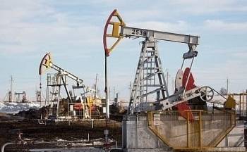 Giá dầu giảm hơn 2% do lo ngại về nguồn cung giảm bớt