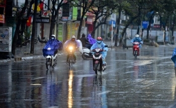 Thời tiết chiều nay 5/11/2023: Bắc Bộ, Trung Bộ mưa rải rác, Nam Bộ mưa dông