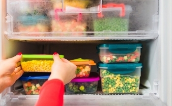 Những thực phẩm nào không nên bảo quản trong ngăn tủ đông?