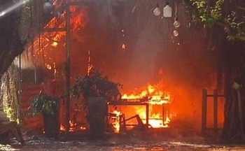 Long An: Cháy quán nhậu rộng hơn 200m2, nhiều tài sản bị thiêu rụi