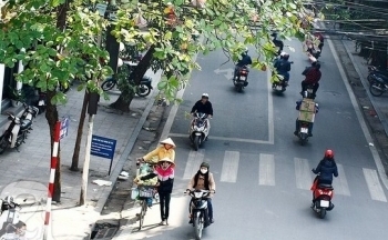 Thời tiết chiều nay 9/11/2023: Bắc Bộ nắng nhẹ, Nam Bộ mưa dông