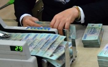 Lãi suất tiền gửi ngân hàng tiếp tục xuống mức thấp kỷ lục