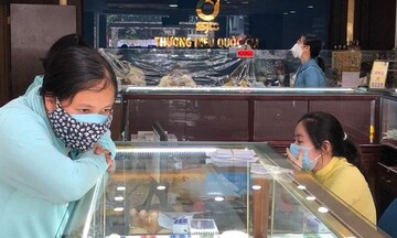 Giá vàng giảm, nhà đầu tư “nhanh tay” chốt lời, chuyển hướng kinh doanh