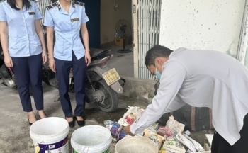 Quảng Bình: Tiêu hủy hơn 500 sản phẩm thực phẩm nhập lậu