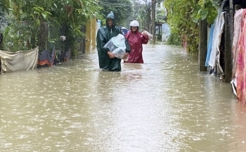 Thời tiết hôm nay 15/11/2023: Trung Bộ mưa lớn, nguy cơ ngập úng, sạt lở đất