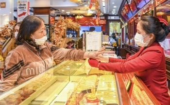 Giá vàng rục rịch tăng trở lại, nhà đầu tư thấp thỏm 