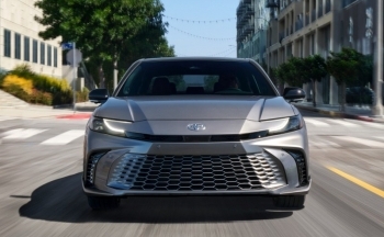Toyota Camry 2025 ra mắt với diện mạo mới cùng nhiều thay đổi lớn
