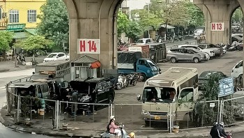Hà Nội: Các bãi đỗ xe chỉ đáp ứng 8-10%, 90% đang tận dụng các bãi đất trống
