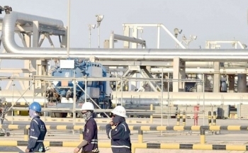 Giá xăng dầu hôm nay ngày 18/11/2023: Giá dầu thế giới bất ngờ tăng vọt