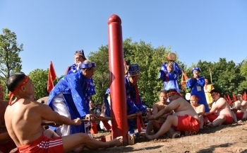 Mãn nhãn với màn trình diễn nghi lễ và trò chơi kéo co Việt - Hàn