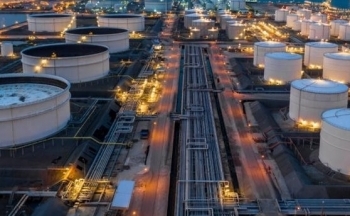 Giá dầu thế giới chiều nay ngày 21/11: Dầu thế giới giảm nhẹ do lo ngại cắt giảm nguồn cung từ OPEC+