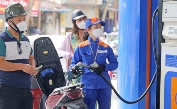 Giá xăng dầu hôm nay ngày 22/11/2023: Giá dầu thế giới có sự đối lập