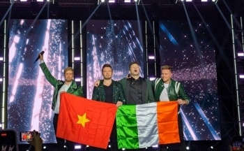 Concert Westlife: Âm nhạc chạm cảm xúc nhưng cách tổ chức thiếu chuyên nghiệp