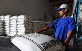 Giá gạo Việt lập đỉnh mới, nguồn cung toàn cầu giảm mạnh