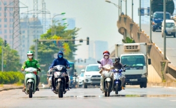 Thời tiết chiều nay 23/11/2023: Miền Bắc tăng nhiệt, Trung Bộ mưa dông