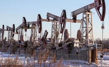 Giá dầu giảm gần 1% do OPEC+ trì hoãn cuộc họp chính sách