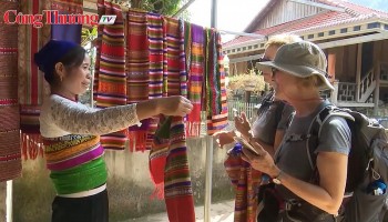 Nghề dệt thổ cẩm và nuôi vịt Cổ Lũng nâng cao thu nhập cho bà con huyện Bá Thước