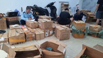 Hà Nội: Thu giữ hơn 10.500 sản phẩm thuốc lá điện tử nhập lậu