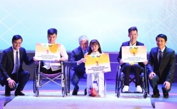 Thanh niên khuyết tật tỏa sáng nghị lực Việt