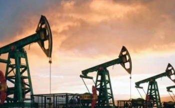 Giá dầu thế giới tiếp tục giảm