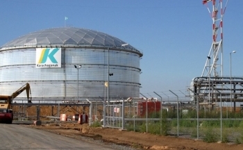 Các mỏ dầu lớn của Kazakhstan giảm sản lượng do bão ở Biển Đen