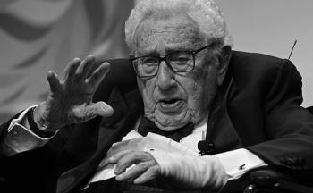 Cựu Ngoại trưởng Mỹ Henry Kissinger qua đời ở tuổi 100