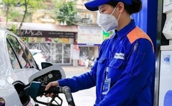 Giá xăng RON95 giảm, xăng RON92 lại tăng: Vì sao?