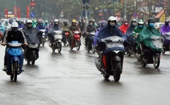 Thời tiết hôm nay 1/12/2023: Bắc Bộ mưa rét; Trung Bộ khả năng lốc, gió giật mạnh