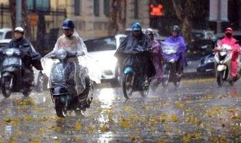 Thời tiết hôm nay 5/12/2023: Bắc Bộ chuẩn bị rét đậm, Trung Bộ hứng chịu mưa dông