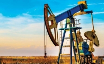 Dầu thế giới giảm giá không ngừng, đâu là lý do?