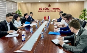 Thứ trưởng Bộ Công Thương Nguyễn Sinh Nhật Tân làm việc với Đoàn công tác Cộng hòa Buryatia