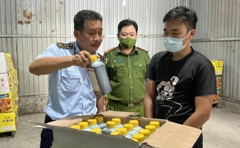 Chủ động kiểm soát, ngăn chặn hành vi buôn lậu, gian lận thương mại và hàng giả dịp cuối năm