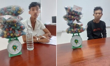 Bình Dương: Tạm giữ hai đối tượng vận chuyển trái phép 400 viên pháo nổ