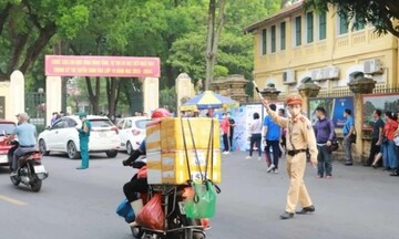 Xử lý nghiêm phụ huynh học sinh đưa đón con vi phạm an toàn giao thông