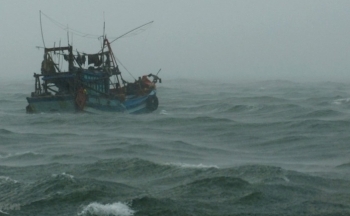 Thời tiết biển hôm nay 23/3/2025: Giữa Biển Đông có mưa rào