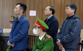 Tòa án nhân dân tỉnh Thanh Hóa trả hồ sơ trong phiên tòa xét xử vụ nguyên Chủ tịch huyện