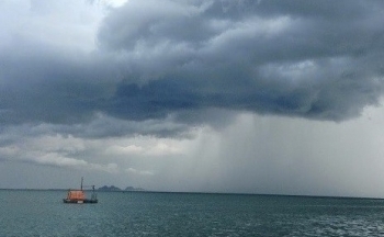 Dự báo thời tiết biển hôm nay 28/12/2023: Gió mạnh, sóng lớn, có mưa rào và dông