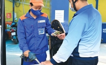 Giá xăng dầu hôm nay ngày 28/12/2023: Giá dầu thế giới giảm mạnh, trong nước thế nào?