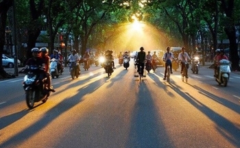 Thời tiết hôm nay ngày 29/12/2023: Bắc Bộ nắng ấm, Trung Bộ mưa dông