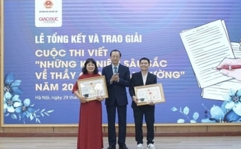 Trao giải cuộc thi viết
