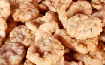 Đặc sản Hạ Long: Chả mực giã tay, ngon say lòng người