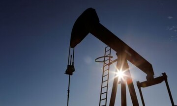 Giá dầu thế giới tăng vượt mốc 75 USD/thùng